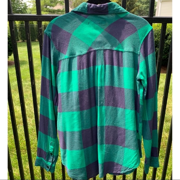 Francesca’s plaid button down
Size: Small - Picture 3 of 6